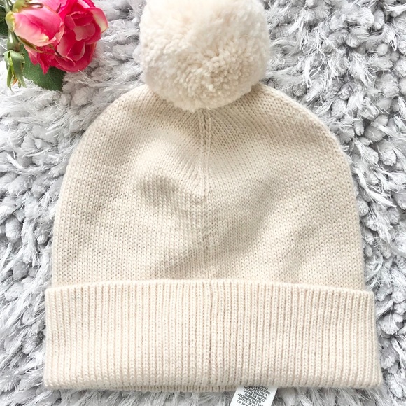 ?New COACH BEAUTIFUL CREAM COLOR HAT WITH Pom Pom main image 6